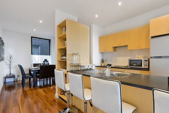 UrbanMinder @ Montague - Hotel Gold Coast 21