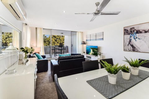 Redvue Luxury Apartments - Hotel Gold Coast 2
