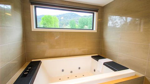The BASE Luxury Villas - Hotel Gold Coast 5