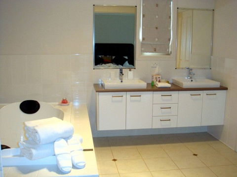 Camelot Boutique Accommodation - Hotel Gold Coast 3