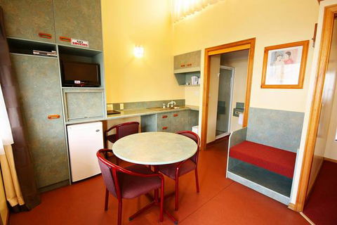 Downs Motel - Hotel Gold Coast 7