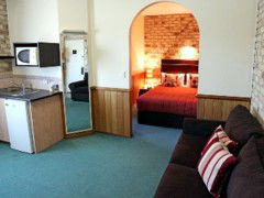 Highlander Motor Inn & Apartments - Hotel Gold Coast 1