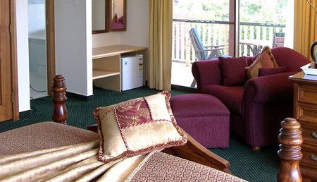 Muscatels - Hotel Gold Coast 3