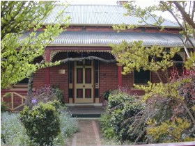 FINCHES OF BEECHWORTH - Hotel Gold Coast 0