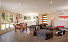 Amazing Country Escapes - Lakeview Luxury Cabins - Hotel Gold Coast 1