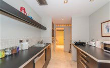 Hil's Place - Hotel Gold Coast 2
