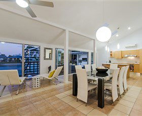 Kurrawa Cove At Vogue Holiday Homes - Hotel Gold Coast 2