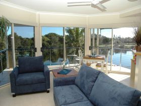 Alexander Lakeside Bed And Breakfast - Hotel Gold Coast 0