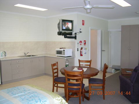 Myrtleford Masonic Units - Hotel Gold Coast 5