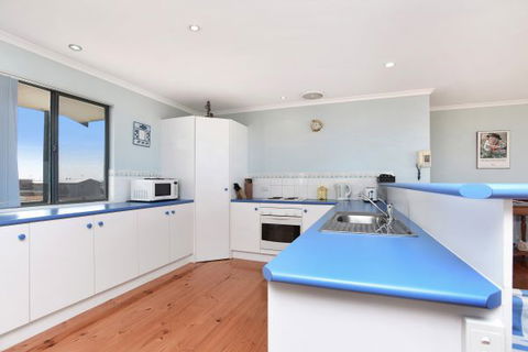 Ambergris - Hotel Gold Coast 1