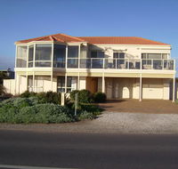 Century 21 SouthCoast Hayman - Hotel Gold Coast