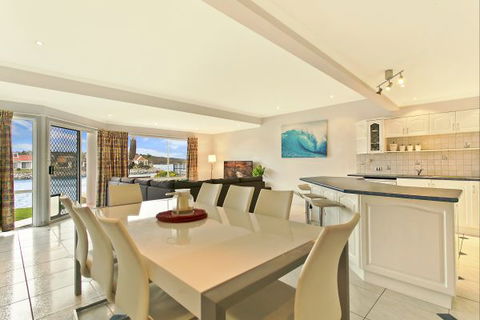 SALT Waterfront Apartment - Hotel Gold Coast 1