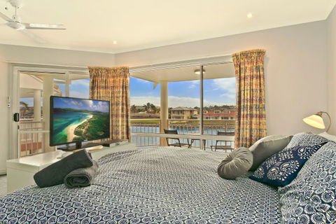 SALT Waterfront Apartment - Hotel Gold Coast 3