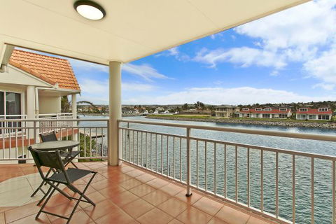 SALT Waterfront Apartment - Hotel Gold Coast 5