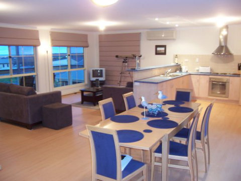 Century 21 SouthCoast: LaScala Skies - Hotel Gold Coast 2