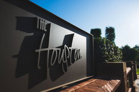 The Houston Wagga - Hotel Gold Coast 0
