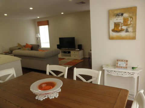 C&C's Bed And Breakfast - Hotel Gold Coast 8