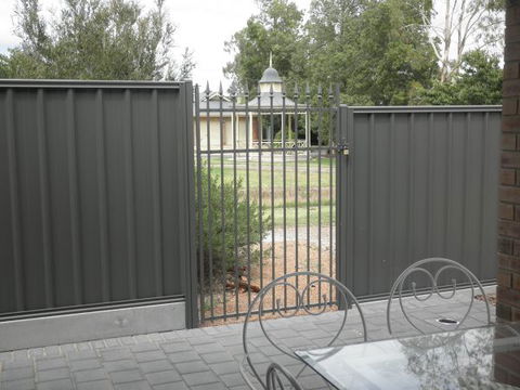 C&C's Bed And Breakfast - Hotel Gold Coast 10