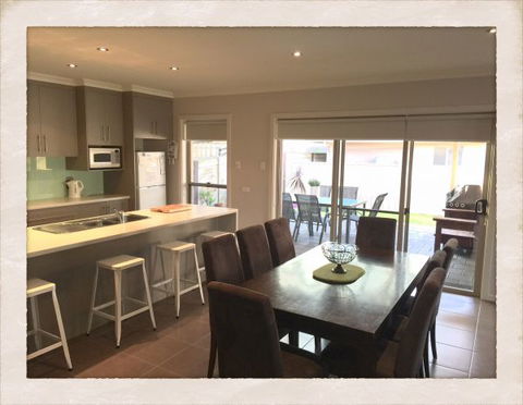 Adore 6 Villa - Hotel Gold Coast 2