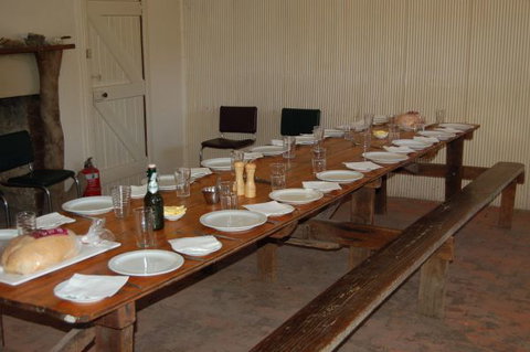 Chowilla Station Shearer's Quarters Accommodation - Hotel Gold Coast 2