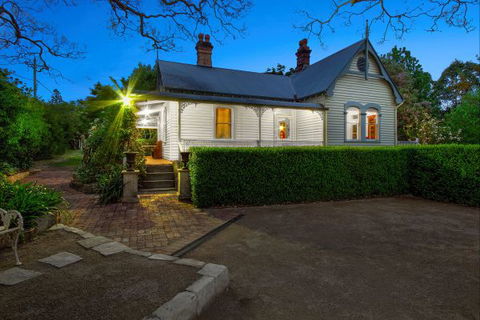 Plynlimmon: The Cottage At Kurrajong - Hotel Gold Coast 1