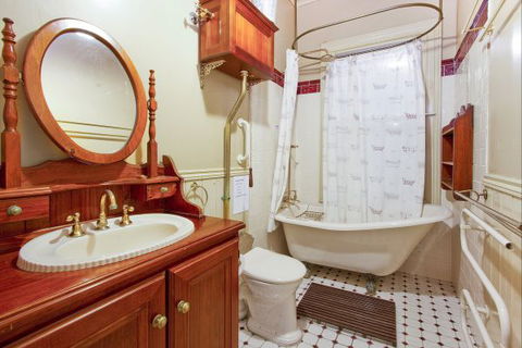 Plynlimmon: The Cottage At Kurrajong - Hotel Gold Coast 6