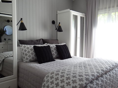 A Bach Of Bright - Hotel Gold Coast 2