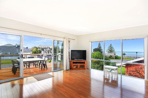 Ariadne - A Hop Skip And A Jump To The Beach With Sea Views - Hotel Gold Coast 2