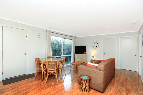Ariadne - A Hop Skip And A Jump To The Beach With Sea Views - Hotel Gold Coast 5