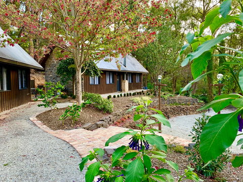 Emerald Star Cottages - Hotel Gold Coast 2