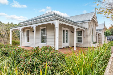 Grandview Accommodation - The Elm Tree Apartments - Hotel Gold Coast 1