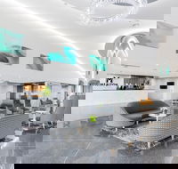 Meriton Suites Southport - Hotel Gold Coast