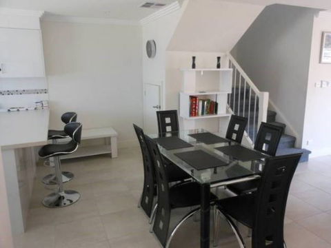 Oaklands Junction - Hotel Gold Coast 2