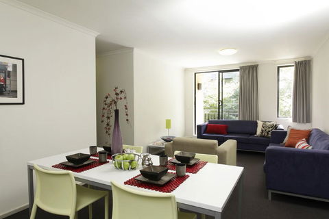 Sydney University Village - Hotel Gold Coast 2