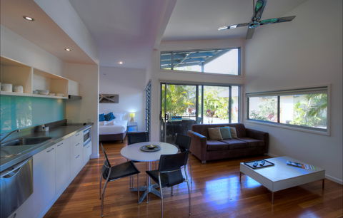 Mobys Beachside Retreat - Hotel Gold Coast 1