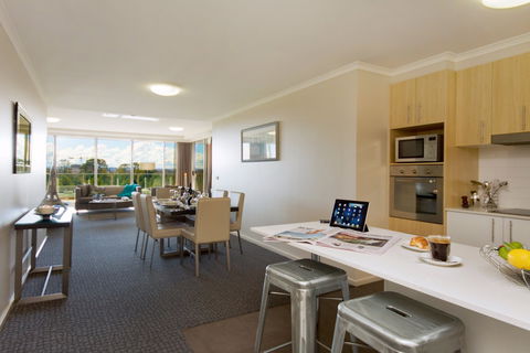 Pacific Suites Canberra - Hotel Gold Coast 4