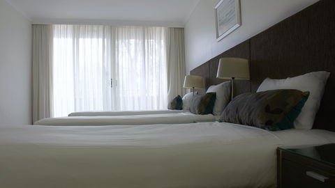 Pacific Suites Canberra - Hotel Gold Coast 7