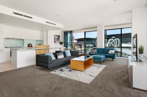 Waterfront Melbourne Apartments - Hotel Gold Coast 2