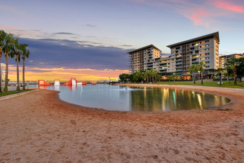 Astra Apartments NT - Hotel Gold Coast 1