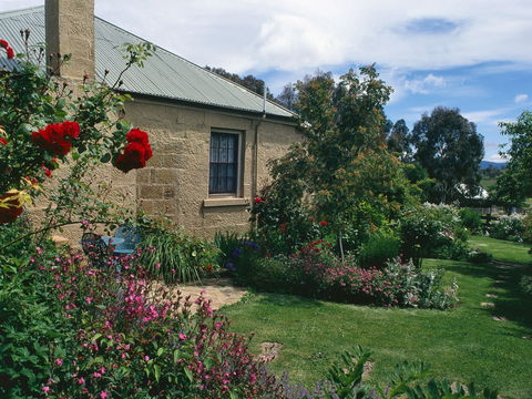 Hamilton's Cottage Collection And Country Gardens - Georges Cottage - Hotel Gold Coast 1