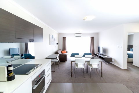 Abode Tuggeranong - Hotel Gold Coast 2
