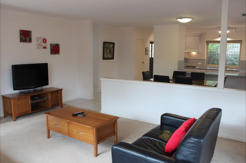 Adelaide Serviced Accommodation - Childers House - Hotel Gold Coast 1