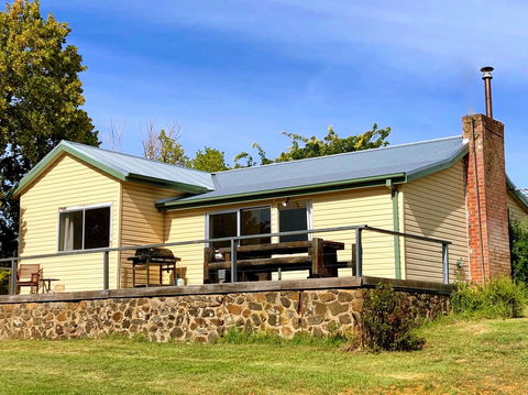 Adelong Valley Farm Stays - Moorallie Cottage - Hotel Gold Coast 1