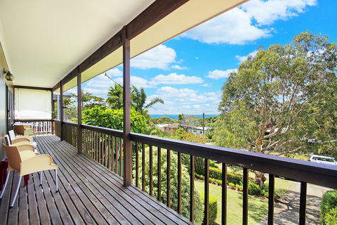 Alva Lee - Hotel Gold Coast 1