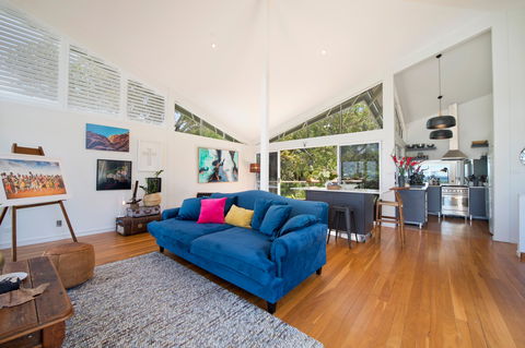 Arty Beach House At Lighthouse Beach - Hotel Gold Coast 2
