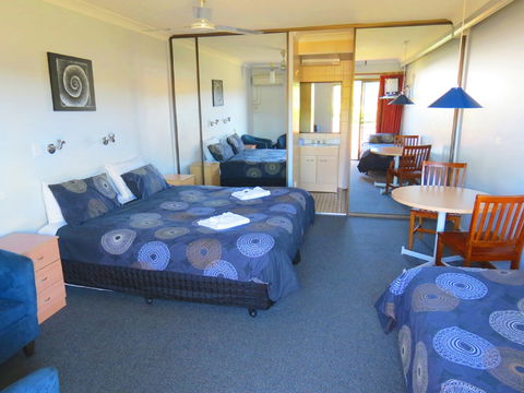 Sisleys Motel - Hotel Gold Coast 0