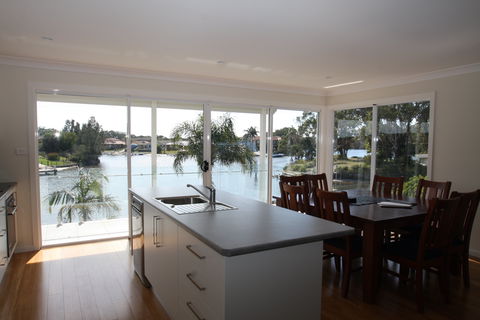Waterfront Holiday Home - Hotel Gold Coast 1