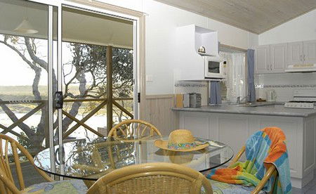 Berrara Beach Holiday Chalets - Hotel Gold Coast 4