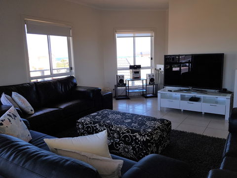 Agape Holiday Home - Hotel Gold Coast 2