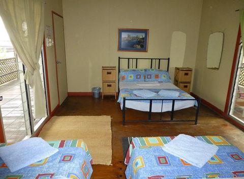 Digger's Rest Station - Hotel Gold Coast 2